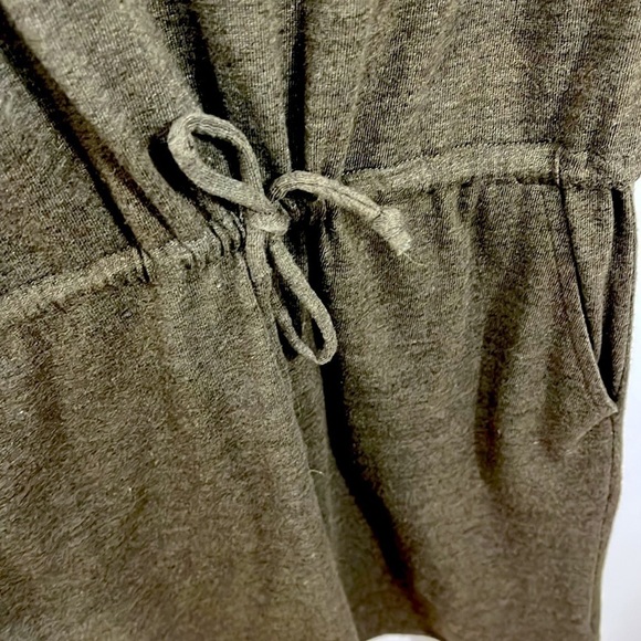 Chaser green dress rolled cap sleeves drawstring waist, pockets peep hole @ neck - Picture 9 of 10